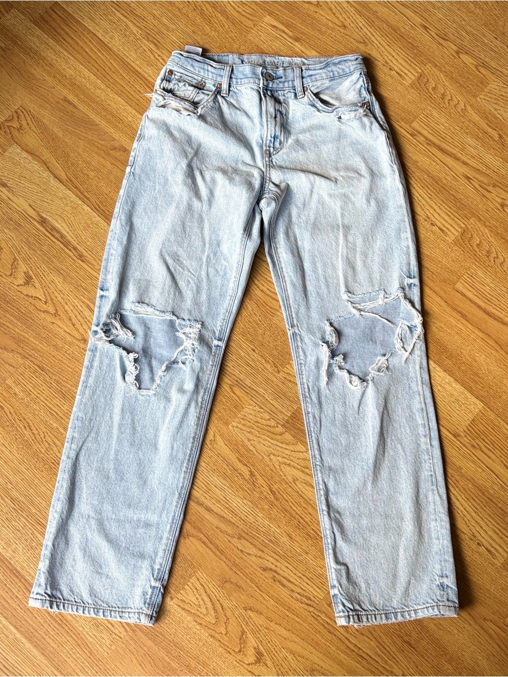 American Eagle Light Wash Distressed Baggy Straight Jeans Casual Runs Big Sz 0
